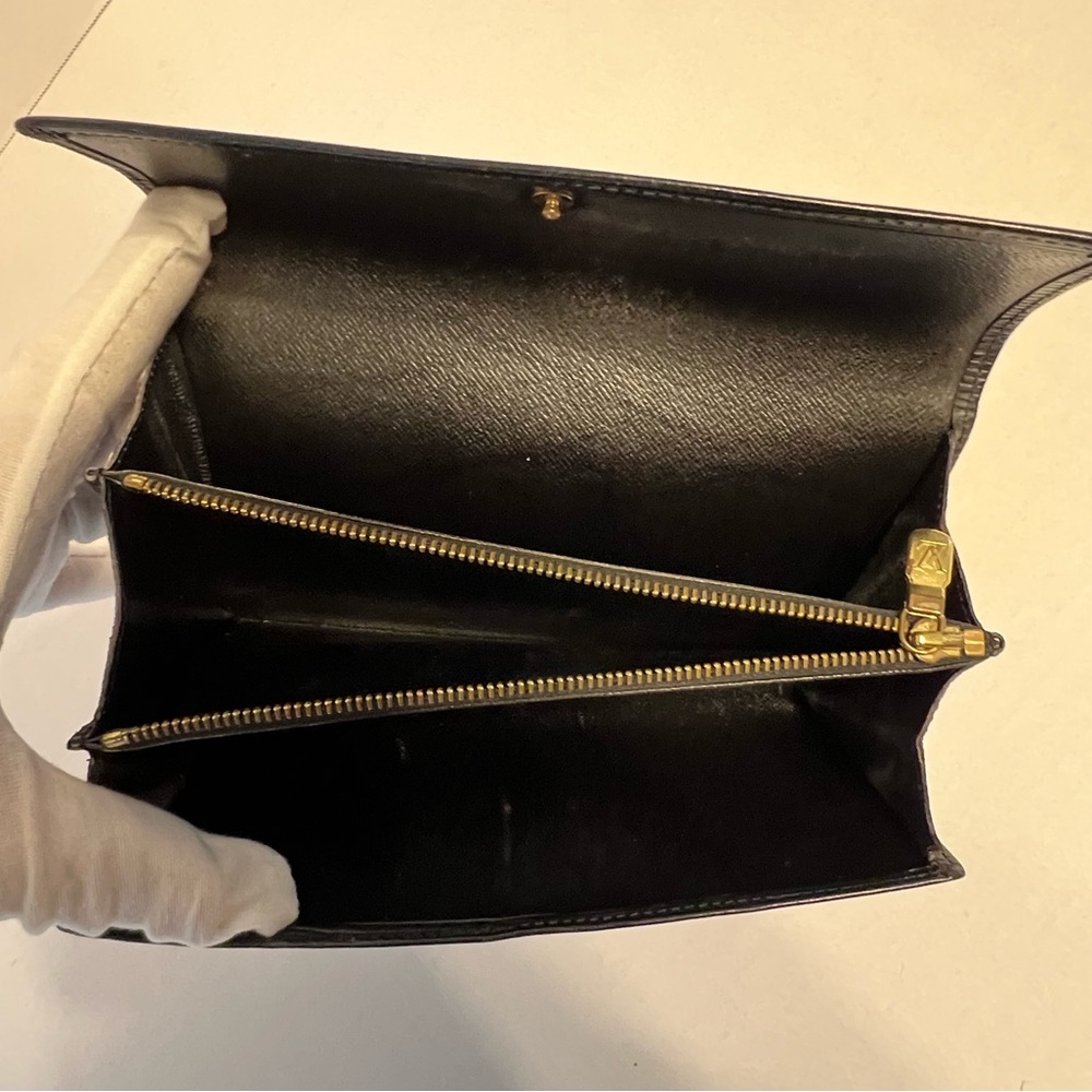 Louis Vuitton black Epi Sarah Wallet - Picture 7 of 13